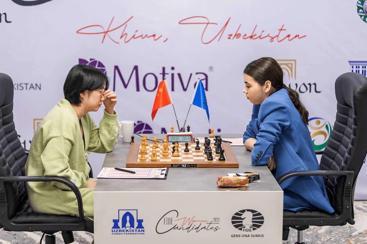 Tournoi des candidates 2022-2023 : qui pour affronter la joueuse d'échecs chinoise Lei Tingjie en finale ? 2 Tan Zhongyi avec les blancs et Goryachkina avec les noirs.