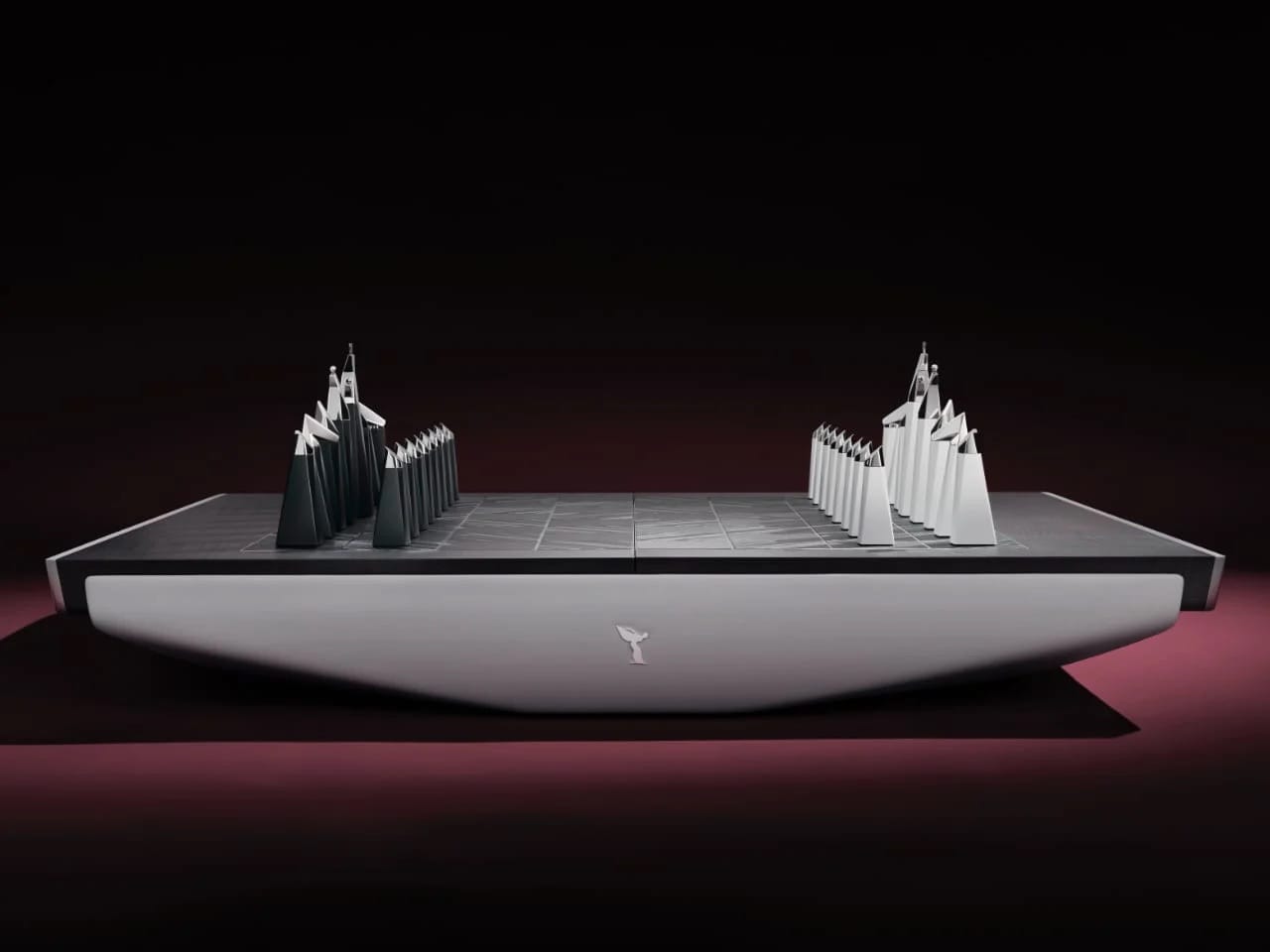On a trouvé l'échiquier de l'année : un jeu d'échecs signé Rolls-Royce ! 2 vue de profil du jeu d'échecs Rolls-Royce